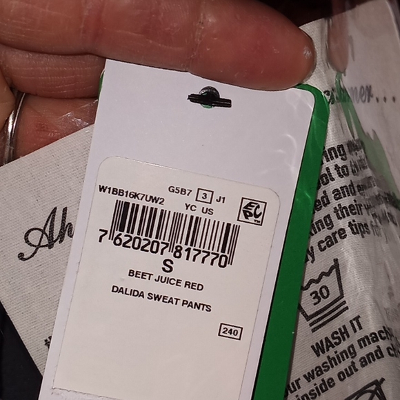 GUESS Beet Juice Red Sweat Suit - Picture 7 of 8